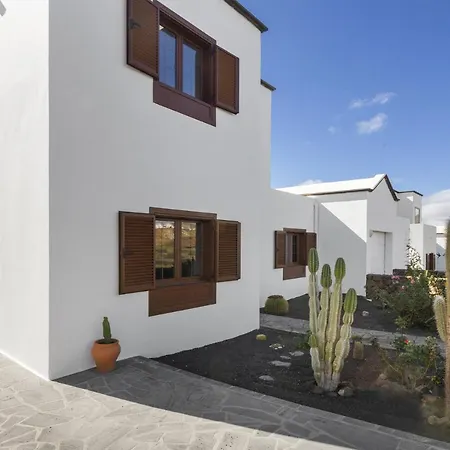 Reymar Villa Tias