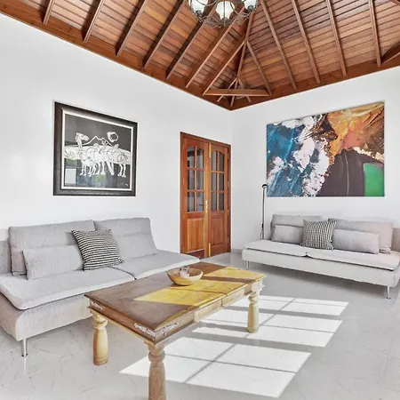 Reymar Villa Tias